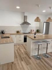 Casa aparellada  Avinguda can canyameres. Casa pareada con parking en la tranquila y soleada avenida canya