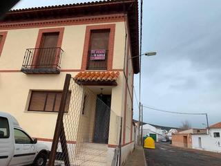 Semi detached house in Calle de argamasilla 22