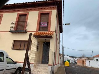 Semi detached house en Calle de argamasilla 22