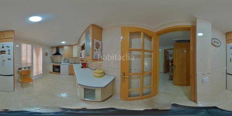 Foto b3f66ef3-89ba-40bc-87a5-2b0ad29463f0. Casa adossada amb calefacció aparcament piscina a Ciudad Real