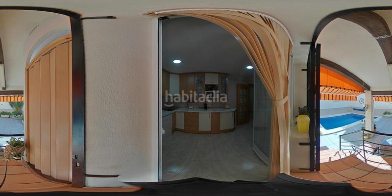 Foto b4bcbb02-c34d-4eb3-a793-e56ea5d27976. Casa adossada amb calefacció aparcament piscina a Ciudad Real