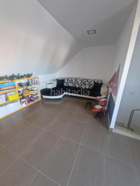 Foto aaf88c1b-a9a1-4b36-8e78-3e1857a956a9. Casa adossada amb calefacció aparcament a Nuevo Hospital Ciudad Real