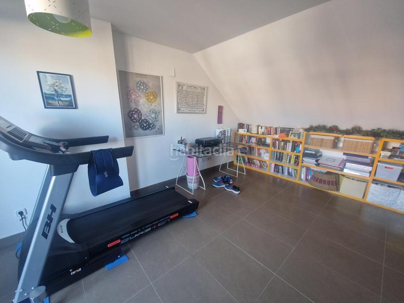 Foto f4134676-9acc-4557-93d8-80e6d4758ff2. Casa adossada amb calefacció aparcament a Nuevo Hospital Ciudad Real