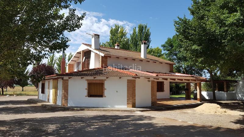 Foto bcd235ee-0e1a-41b1-9867-76c1a0a3bac2. Chalet dans carretera las casas 0 dans Área Rual - Valverde - Las Casas Ciudad Real