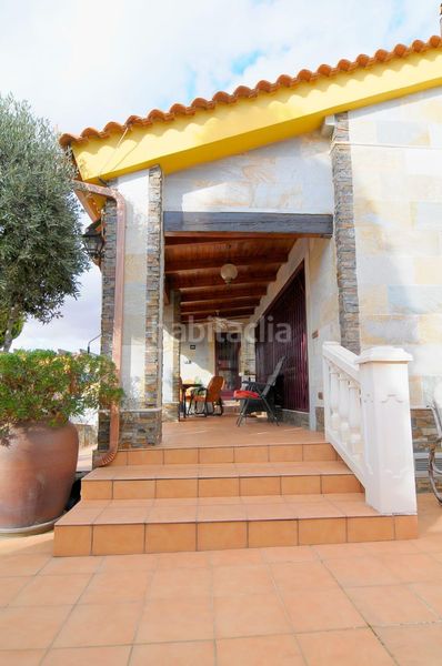 Foto 4a793acb-9219-4d90-bc29-44f123c045ee. Chalet mit parking pool in Valdepeñas