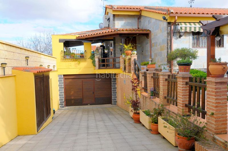 Foto d9847506-c61a-40e3-afcb-1343a115d31e. Chalet mit parking pool in Valdepeñas