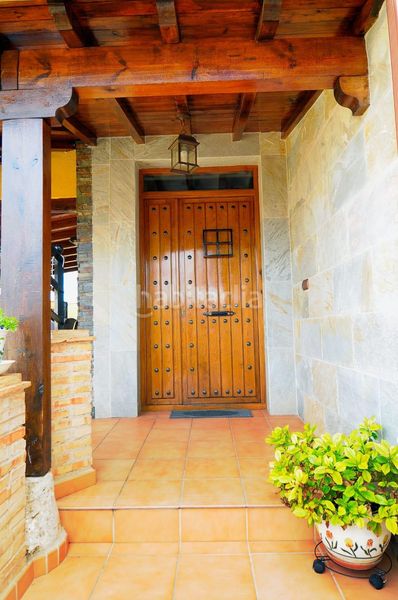 Foto f813df33-0477-4c17-9f7e-776396eeb402. Chalet mit parking pool in Valdepeñas