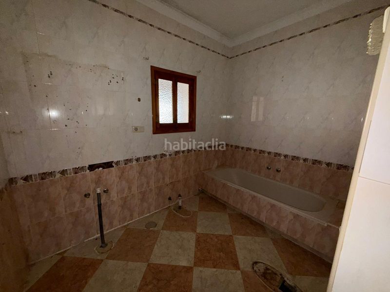 Foto a33f9f71-57d1-4990-8e72-50c73be841af. Casa adossada amb aparcament a Argamasilla de Alba