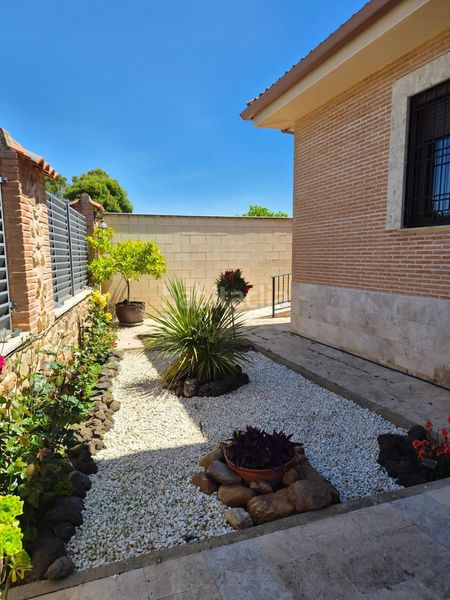 Foto 6282f9ae-d6bd-41f8-9c61-347fb5919c06. Xalet amb calefacció aparcament piscina a Ciudad Jardín Ciudad Real