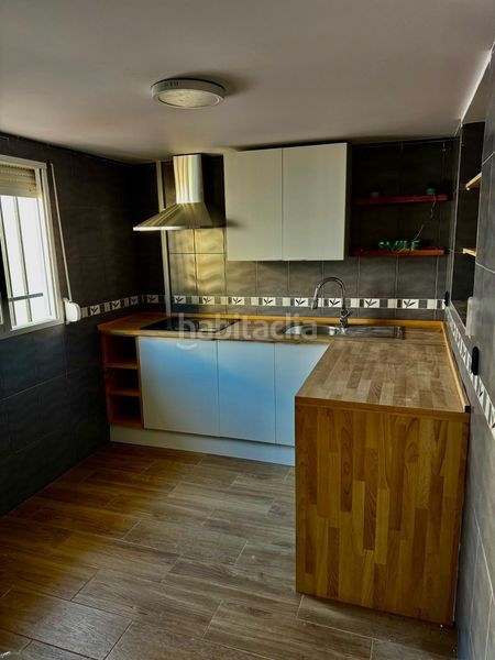 Foto 5a69a2a7-0269-4704-b4d3-67e6354653cd. Casa adossada amb aparcament a El Poblado - Abulagar Puertollano