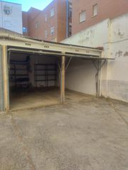 Aparcament cotxe a Calle lirio 3. Se vende cochera doble cerrada con puerta exterior mecanizada!