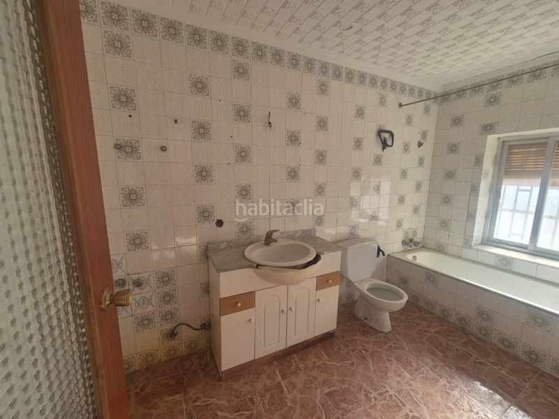 Foto f538cd24-e1ec-435e-88f5-435e938043d0. Casa amb aparcament a Herencia