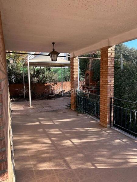 Foto 0a8b0120-ee20-461f-973f-074e95cf6df0. Chalet en avenida yedra en Piedrabuena