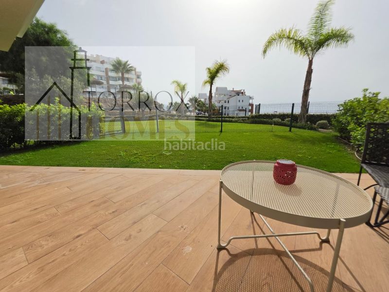 Foto e806f208-cbc2-4dfc-af20-c7f0c676e3b5. Apartament amb aparcament a El Peñoncillo Torrox
