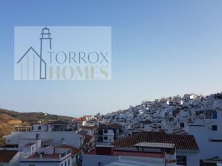 Casa  N/a. Casa de pueblo con posibilidades en torrox