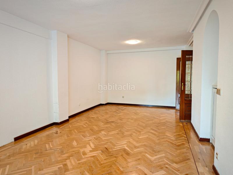 Foto f8d0cdc6-1d08-4e29-9340-78834129f33c. Etagenwohnung mit heizung parking in Aluche Madrid