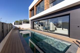 Casa  Cl llaurador francisco vies. Casa de 218 m2 con piscina y vistas en venta en torrent