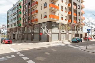 Location Local commercial  Carrer de montreal 76. Local comercial de 300 m2 en alquiler en torrent