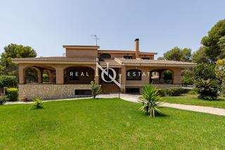 Casa a Riba - roja de Túria. Casa de lujo de 624 m2 con piscina en venta en ribarroja de turi