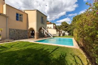 Haus in Casco Urbano. Casa de lujo de 1441 m2 con piscina y vistas en venta en náquera