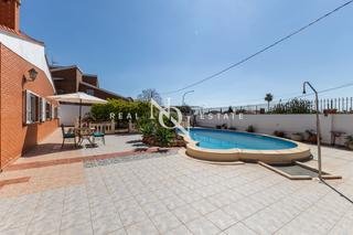Haus in La Loma-Las Lomas. Casa de 363 m2 con piscina y vistas en venta en náquera