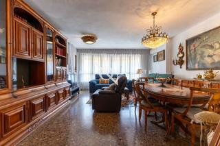 Pis a Barrio Benicalap. Piso de 132 m2 con vistas y terraza en venta en benimaclet, valè