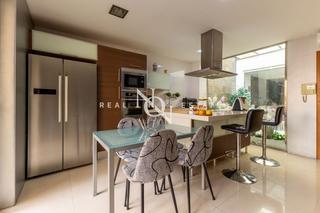 Casa a Centro Ciudad. Casa de lujo de 566 m2 con piscina y vistas en venta en manises