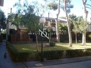 Lloguer Casa  Guillem talay. Casa de 160 m2 con piscina y vistas en alquiler en campolivar, g