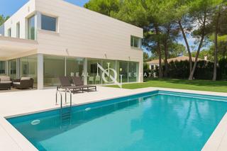 Lloguer Casa  6. Casa de lujo de 380 m2 con piscina y vistas en alquiler en el bo