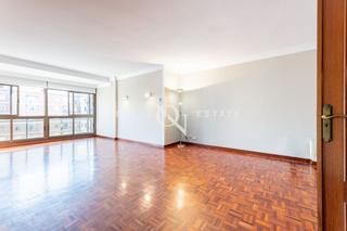 Pis  Amadeo de saboya. Piso de 150 m2 con vistas y terraza en venta en exposici, valn