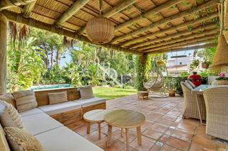 Casa a Camino santa lucia. Casa de lujo de 329 m2 con piscina y vistas en venta en dnia