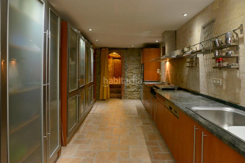 Foto a6a3673b-347e-4cfc-ad66-4450b458e1fd. Bauernhof mit heizung parking in Voto