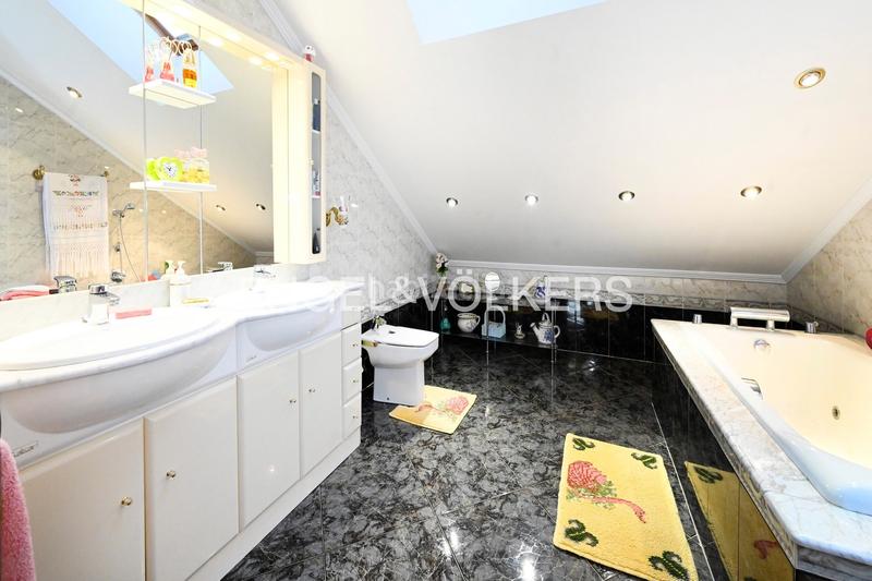 Foto 16d5cf90-ac1d-4bb5-8bc1-de2ada1cee34. Casa excelente villa sobre el cantábrico en ría de Ajo en Bareyo