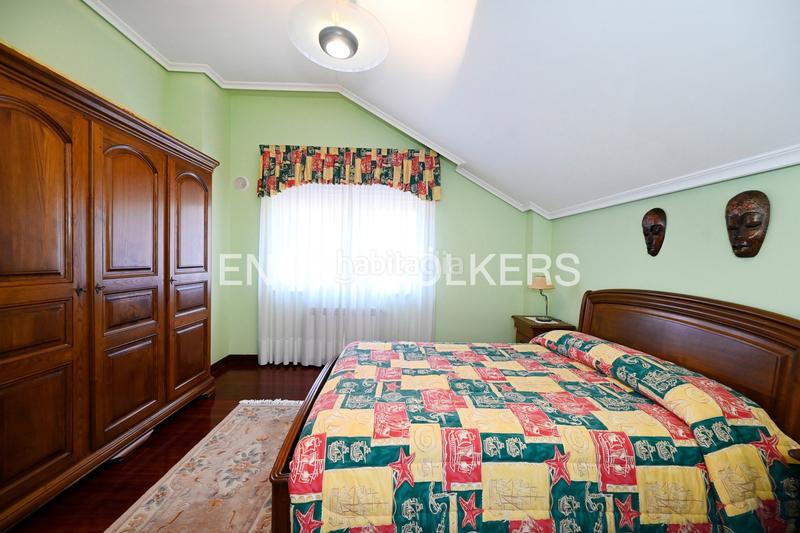 Foto 21658a4c-c78a-4254-85e1-e21247a88838. Casa excelente villa sobre el cantábrico en ría de Ajo en Bareyo