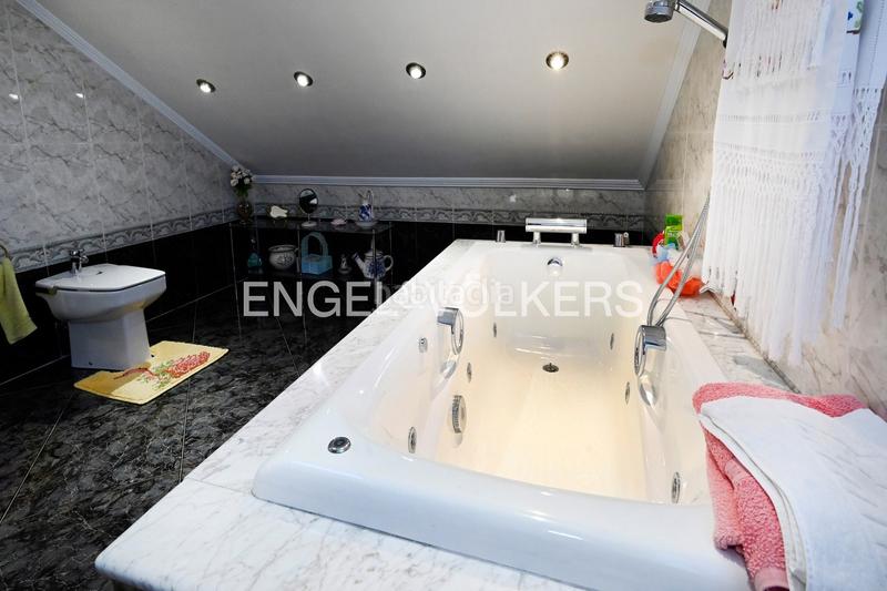 Foto 45f00f2d-4440-4c06-a51e-dc291f2c7fa6. Casa excelente villa sobre el cantábrico en ría de Ajo en Bareyo