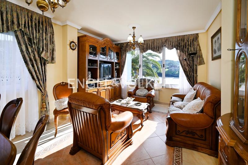 Foto 60dd689a-3003-4629-b389-6513aa2056e2. Casa excelente villa sobre el cantábrico en ría de Ajo en Bareyo
