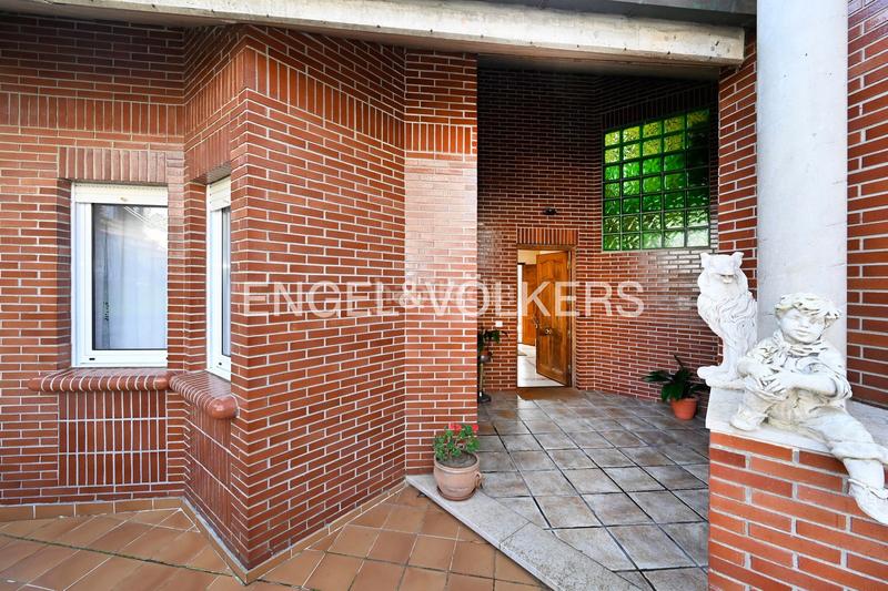 Foto 8a4d702d-7a36-4360-ac19-a94802c47c44. Casa excelente villa sobre el cantábrico en ría de Ajo en Bareyo