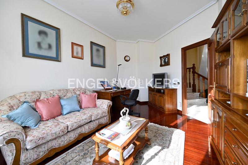 Foto a2a68245-2aee-49d3-8458-1dba49f26b3c. Casa excelente villa sobre el cantábrico en ría de Ajo en Bareyo