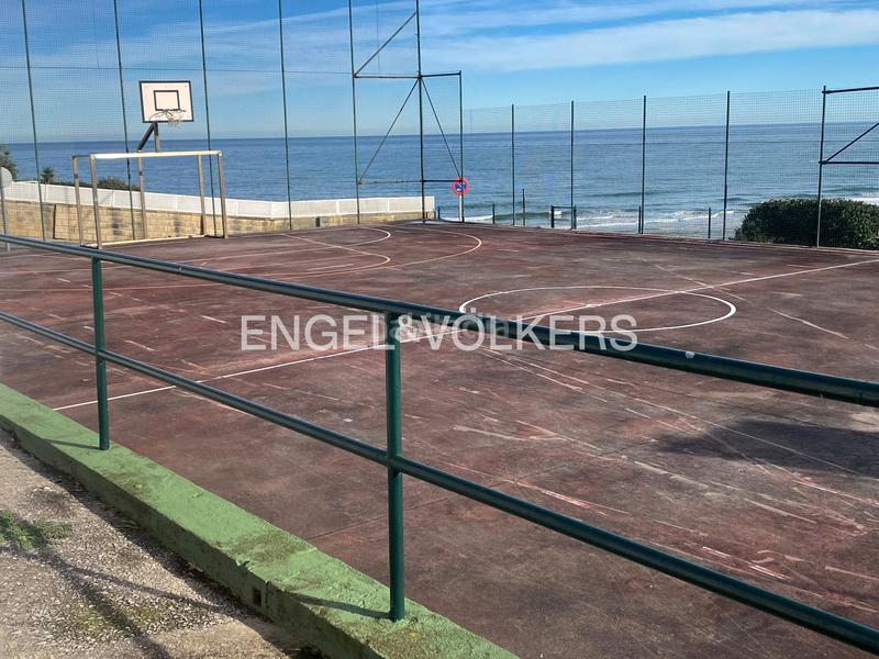 Foto a3b3a11e-daf3-47b3-8367-e02c6b8c671e. Casa excelente villa sobre el cantábrico en ría de Ajo en Bareyo