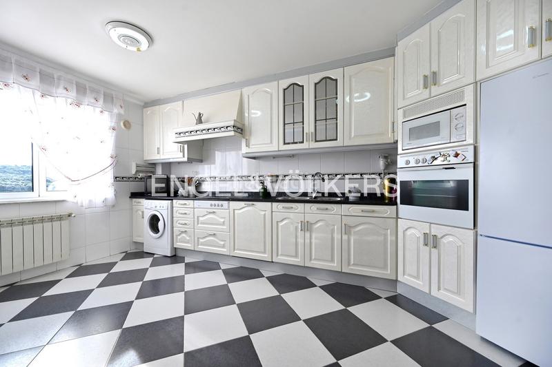 Foto a52a7ae7-7d4d-42ca-9a0b-3d146a4cd220. Casa excelente villa sobre el cantábrico en ría de Ajo en Bareyo