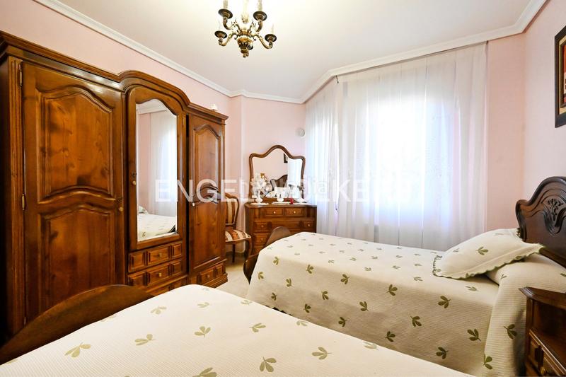 Foto c2cdc705-419d-4f94-a63f-81f9dcb46de7. Casa excelente villa sobre el cantábrico en ría de Ajo en Bareyo