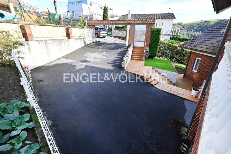 Foto d0a50b05-6451-4e77-be65-c7e554b41d97. Casa excelente villa sobre el cantábrico en ría de Ajo en Bareyo