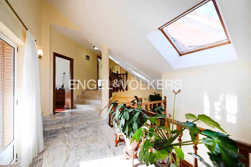Foto d80544f0-ad0d-40f8-82dd-09459b96c714. Casa excelente villa sobre el cantábrico en ría de Ajo en Bareyo