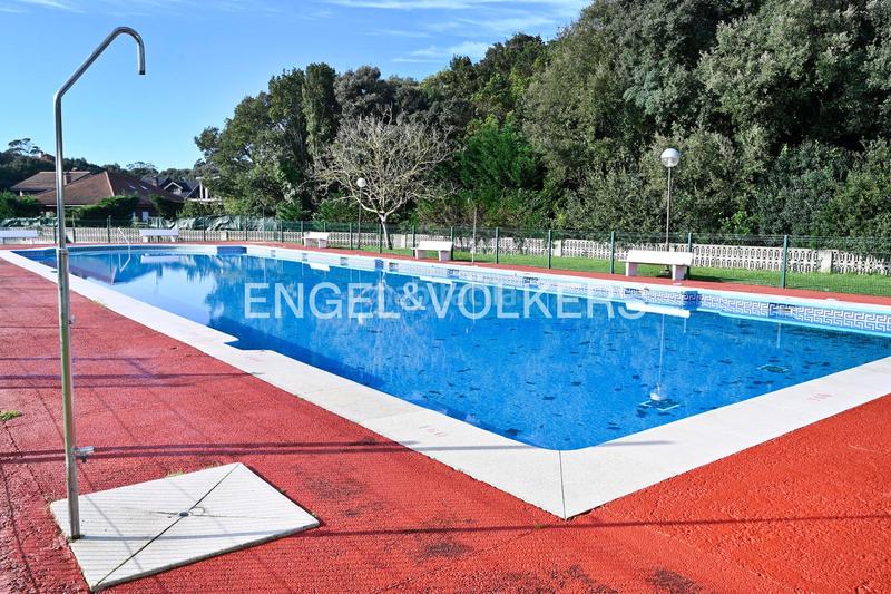 Foto db42eadb-56b1-4913-aa7f-58e8545903c2. Casa excelente villa sobre el cantábrico en ría de Ajo en Bareyo