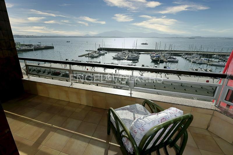 Foto e6addc96-aa62-4bb3-9d0f-619919b4aa75. Apartamento piso exclusivo con magníficas vistas en castelar en Santander