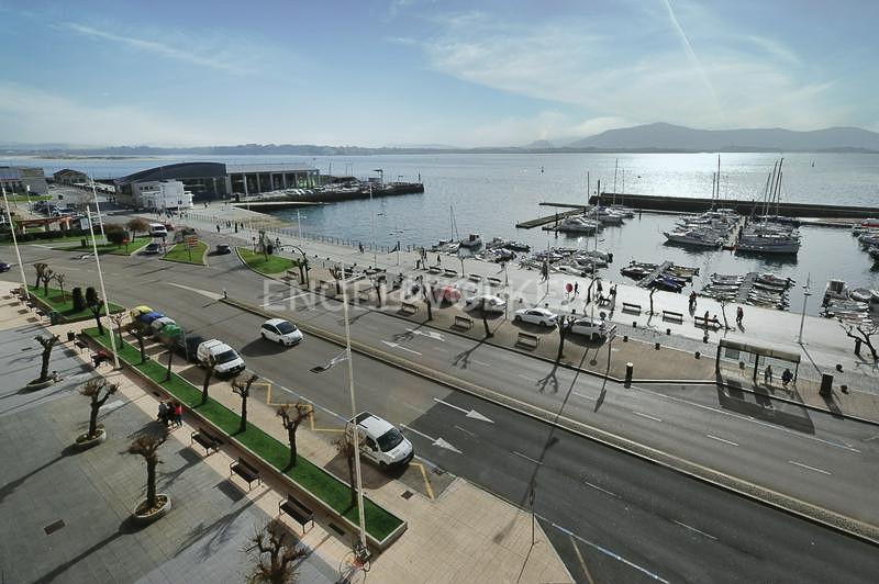 Foto ef219b1a-9514-4d87-beb1-e7957569ac1f. Apartamento piso exclusivo con magníficas vistas en castelar en Santander