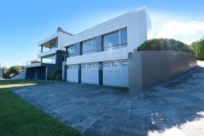 Foto a034d59d-c468-45a7-9497-d9caa8d092a2. Casa gran propiedad vanguardista junto al mar en Liencres Piélagos
