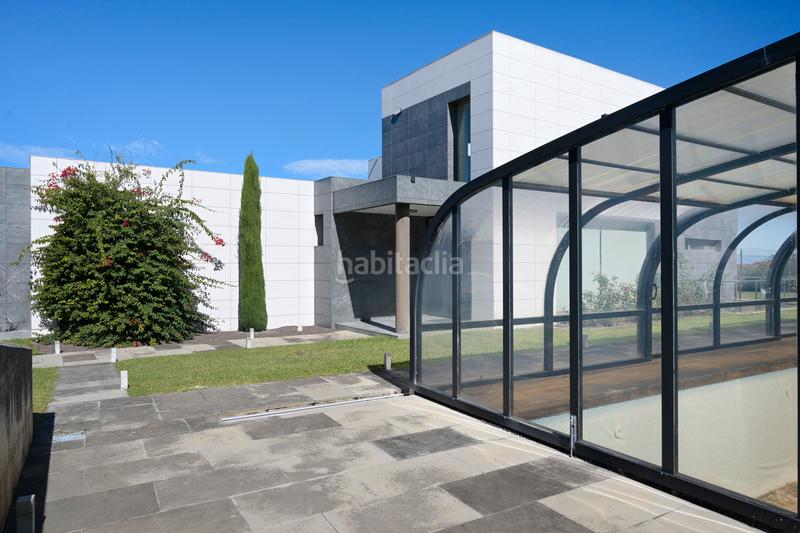 Foto ab2253c3-ce10-499a-baef-7e6ce8f290fd. Casa gran propiedad vanguardista junto al mar en Liencres Piélagos