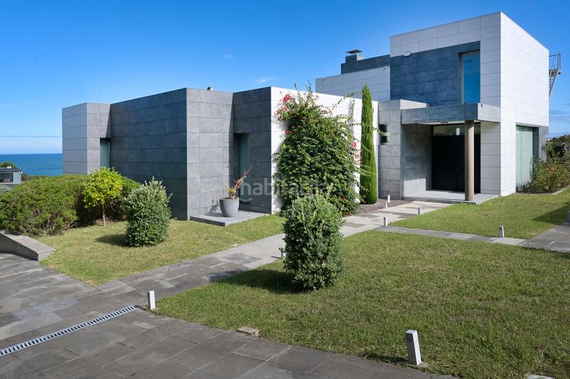 Foto fa302115-82fb-4ccc-9ea9-77e7518252c0. Casa gran propiedad vanguardista junto al mar en Liencres Piélagos