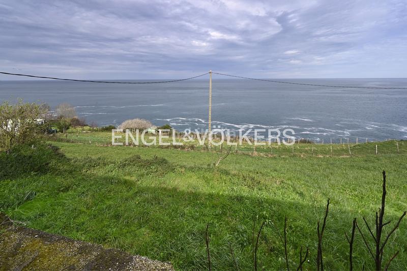 Foto 05aab2a5-4d18-445e-a84a-daf8a8dcf838. Terreno residencial excepcional oportunidad de inversión primera línea de costa en Castro - Urdiales